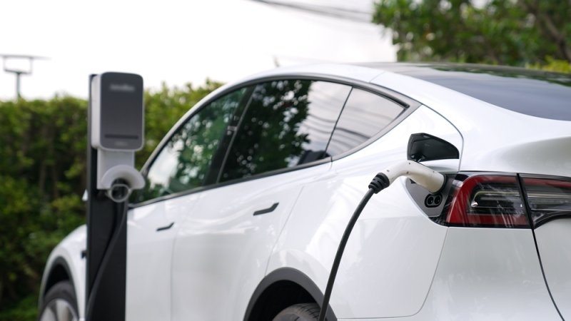 hybrid cars vs electric cars