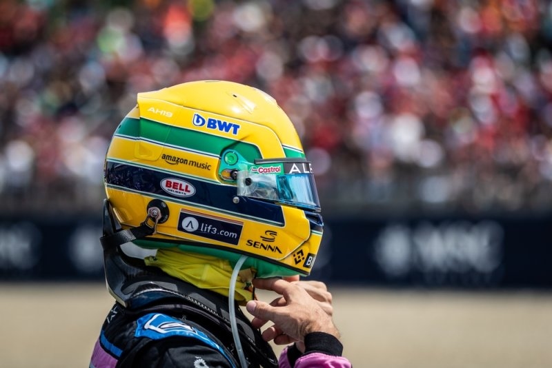 A yellow F1 helmet