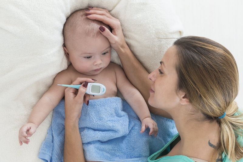 Signs, Causes, Treatment and Care Tips for Fever in Babies