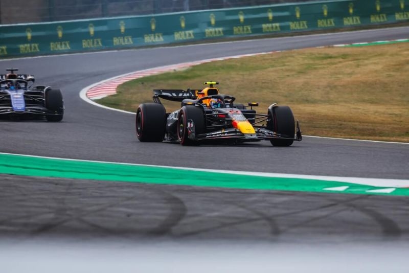 formula 1 car racing at The Suzuka International Racing Course