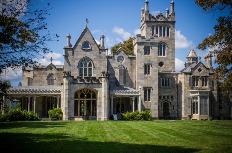 Front view of Lyndhurst Mansion