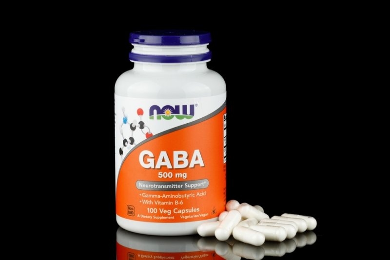 GABA Supplements 500 mg neurotransmitter support bottle featuring 100 veg capsules and Vitamin B-6.