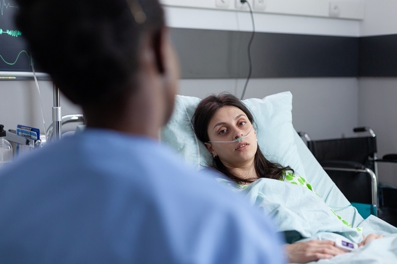 patient with nasal cannula recieving oxygen