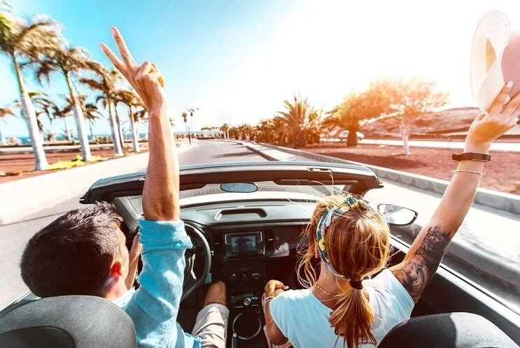 newlywed couple on a road trip-Bridalfusion