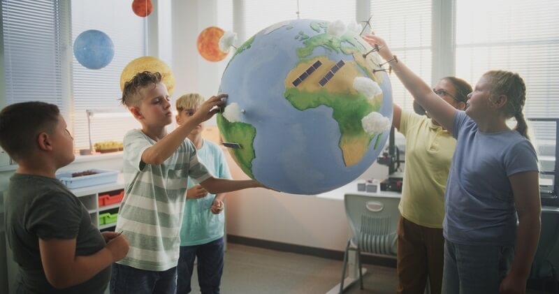 kids in group discussion activity 