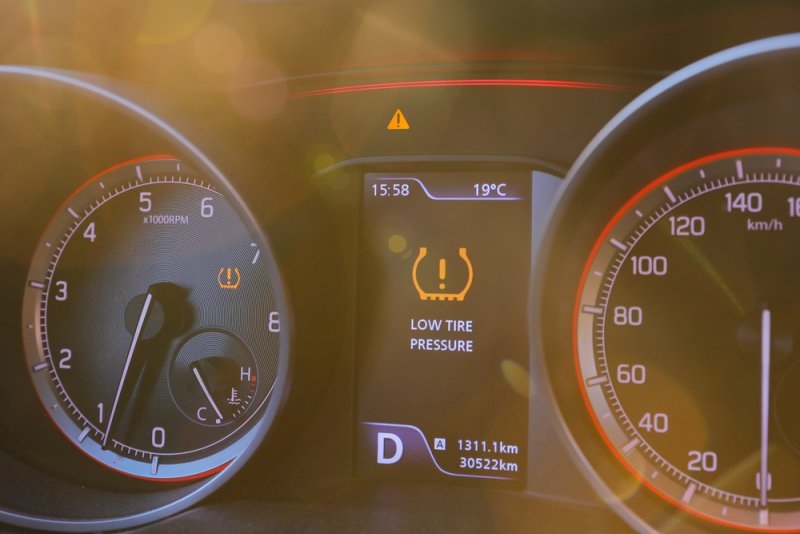 Low tire pressure error sign