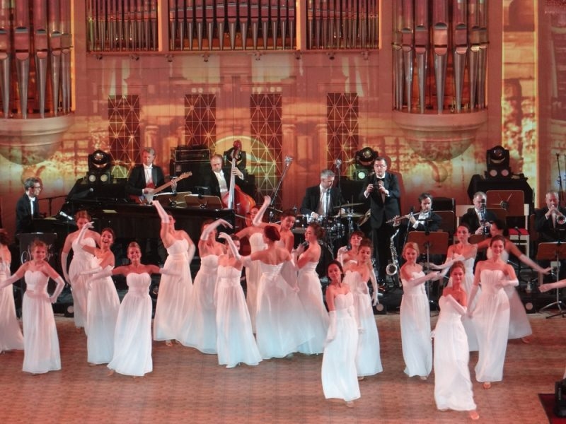musical performance at wedding to make bridal entry more special