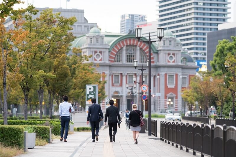 people roaming around in nakanoshima park in early summer