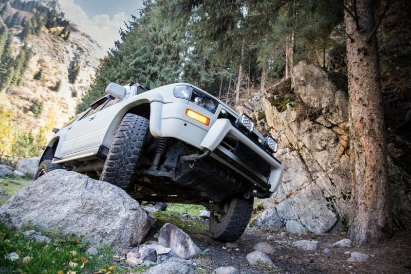 Car upgrade suspension system of a 4x4 suv