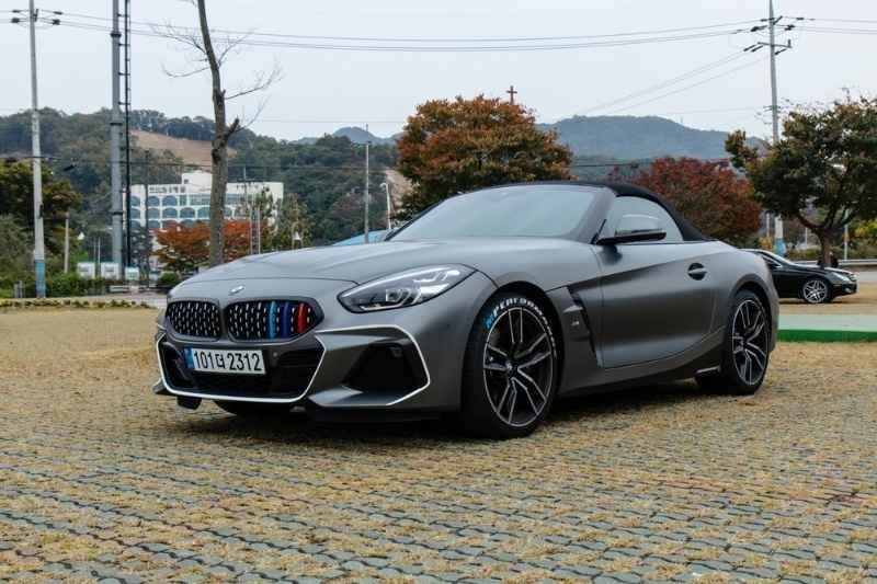 A matte grey BMW Z4 G29 roadster parked in a lot on an overcast day.