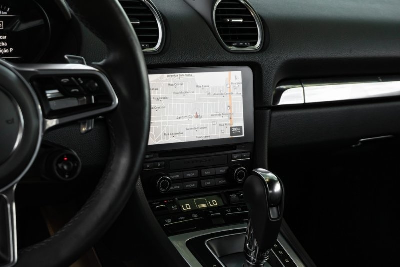 Porsche 718 Cayman multimedia navigation screen