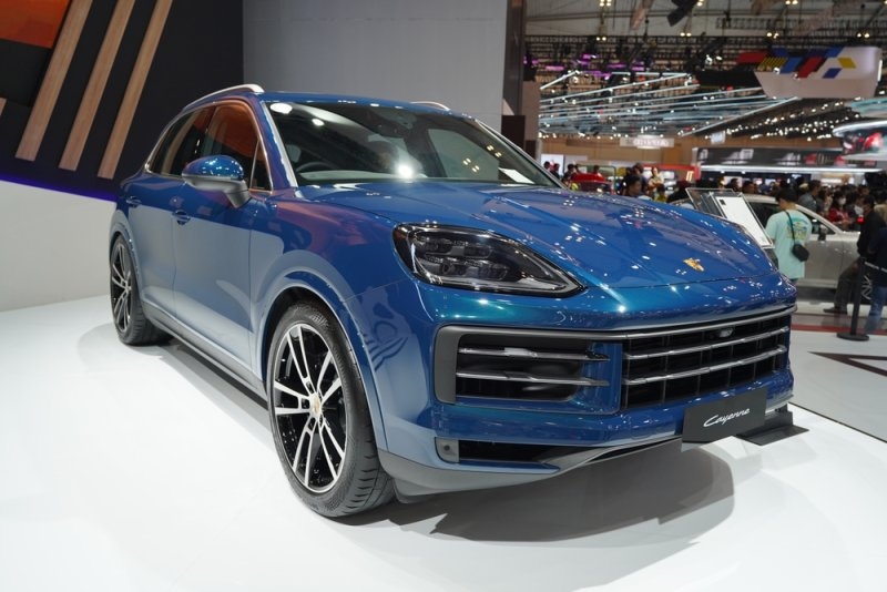 A blue Porsche Cayenne midsize luxury SUV in display