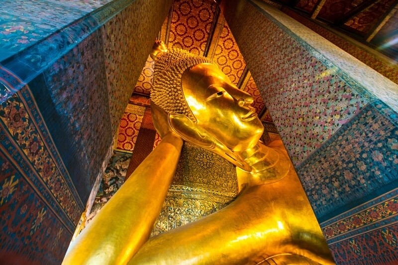 reclining buddha in wat pho temple