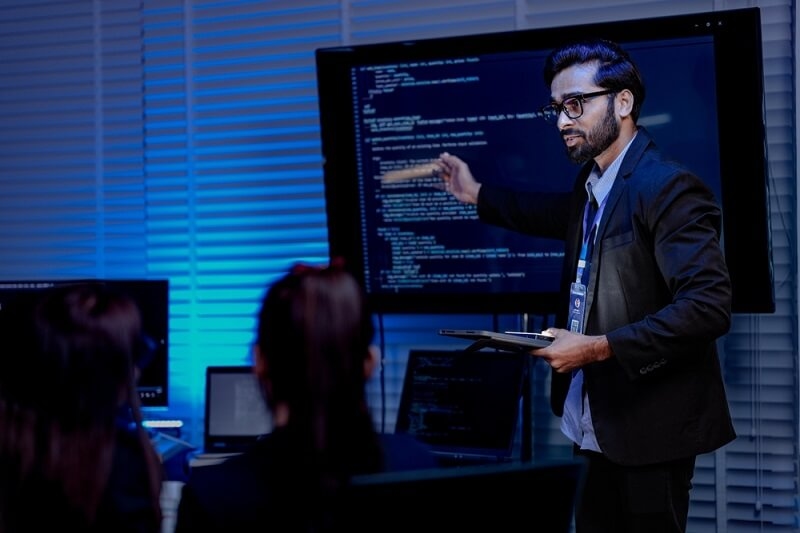 researcher explaining everything to team