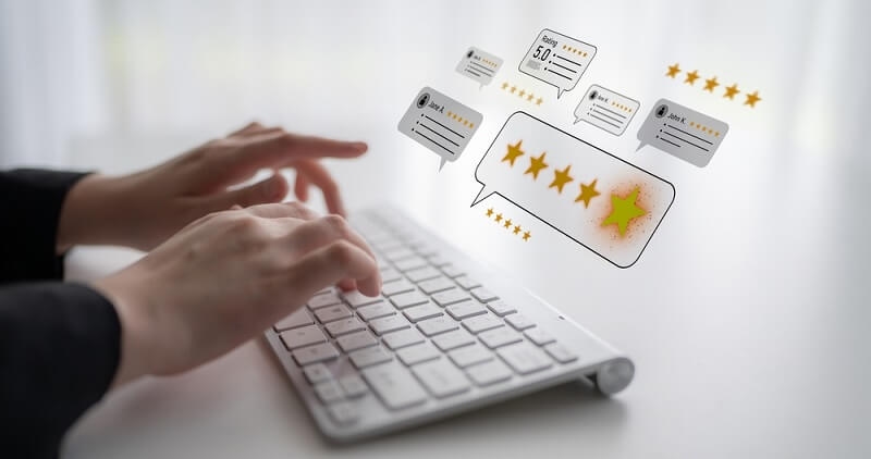 business owner replying to feedbacks