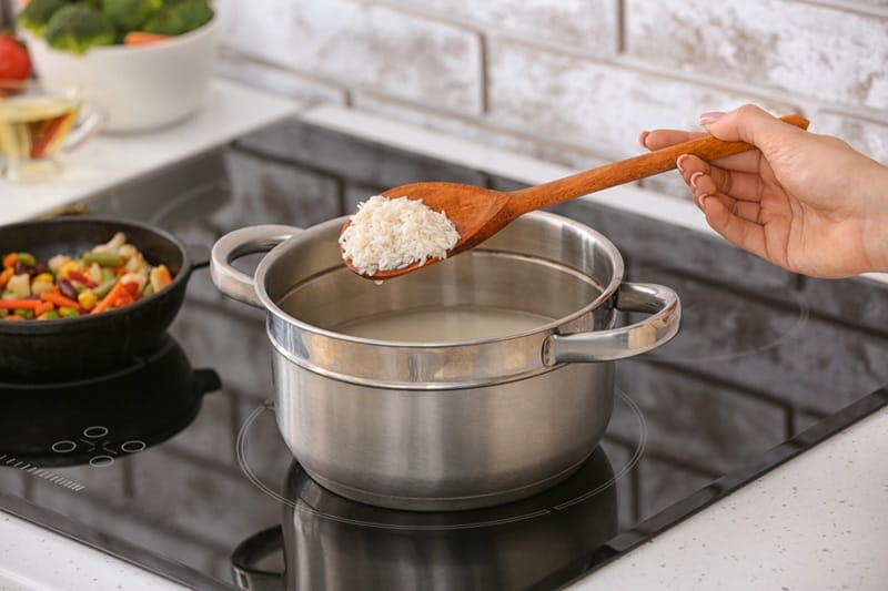 how to cook rice on stove