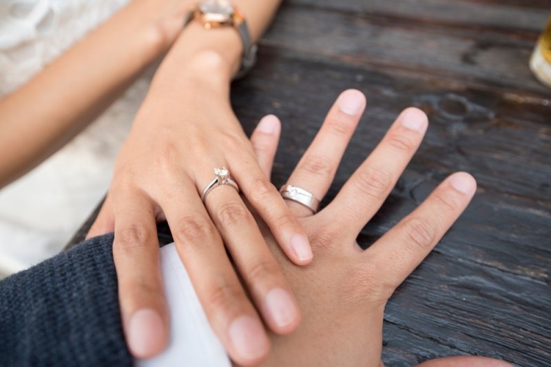 wedding band vs engagement ring