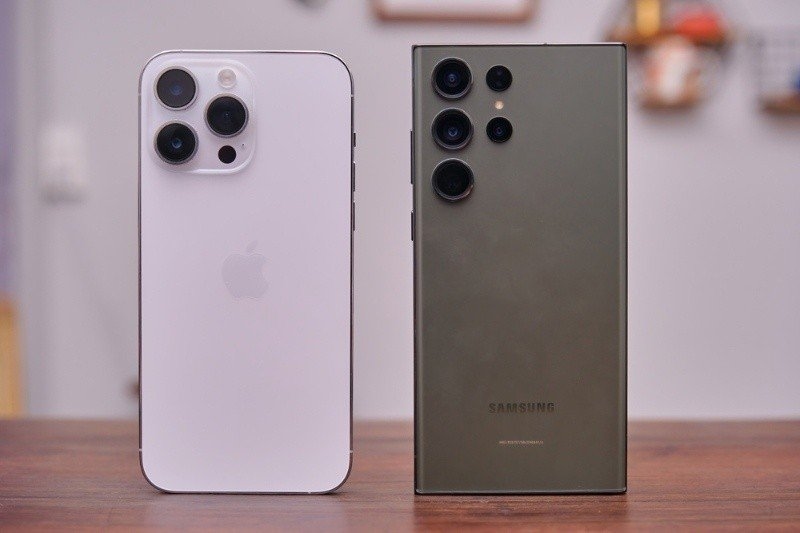 The back of an iPhone and a Samsung smartphone are displayed side by side.