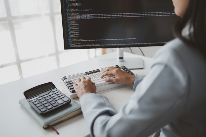 woman Build Functional App with the help of AI