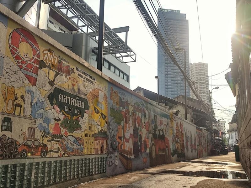 Street art mural in Talat Noi Bangkok among old buildings