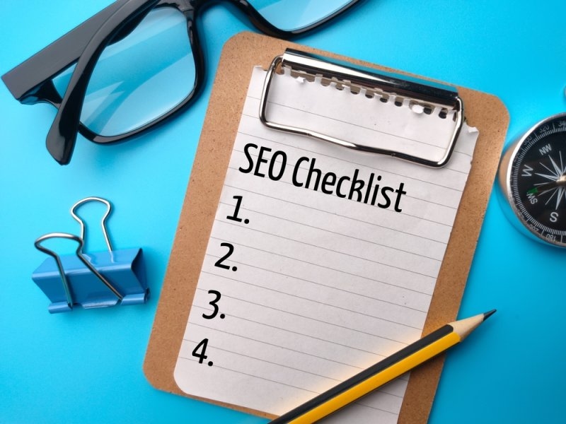 text SEO Checklist on board