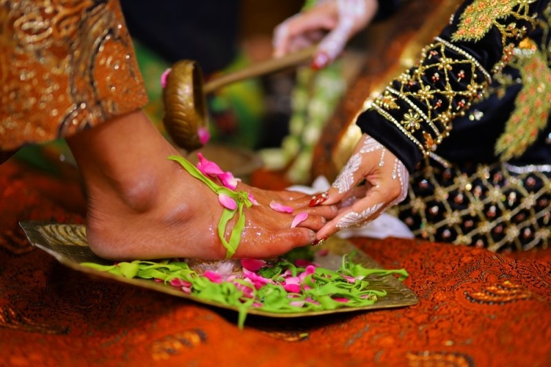 weird wedding traditions 