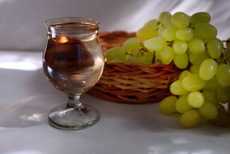 Portuguese green wine Vinho Verde and bunch of green grapes