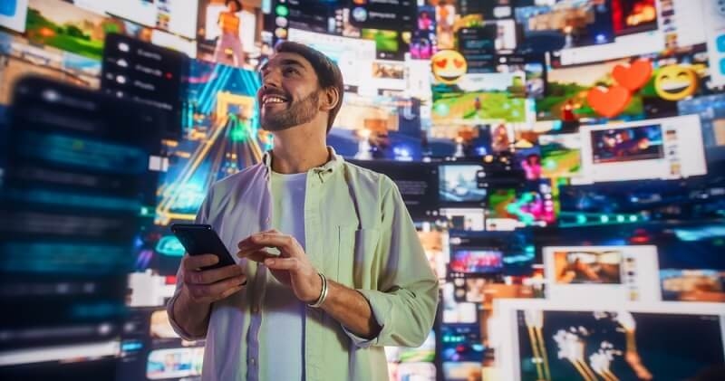 man surfing in web 3.0