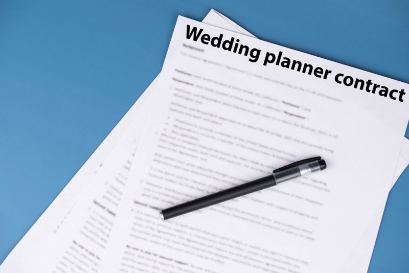 Wedding vendor contracts and unexpected wedding expenses
